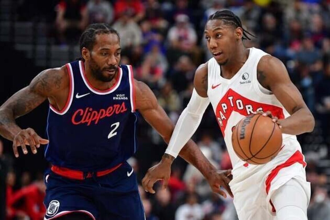 Clippers jump out to big lead, hold Raptors at bay
