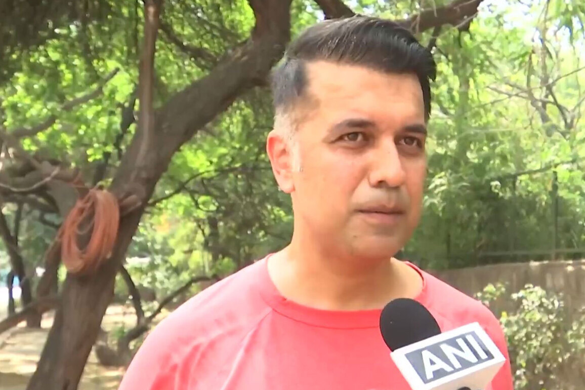 "Raghav Chadha cured of Modia-bind": Congress' Abhishek Dutt amid AAP defection row