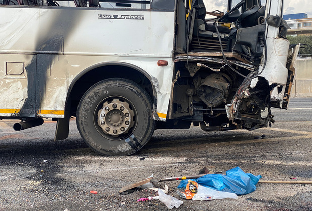 (SpotNews)SOUTH AFRICA-GAUTENG-ACCIDENT-BUS OVERTURN