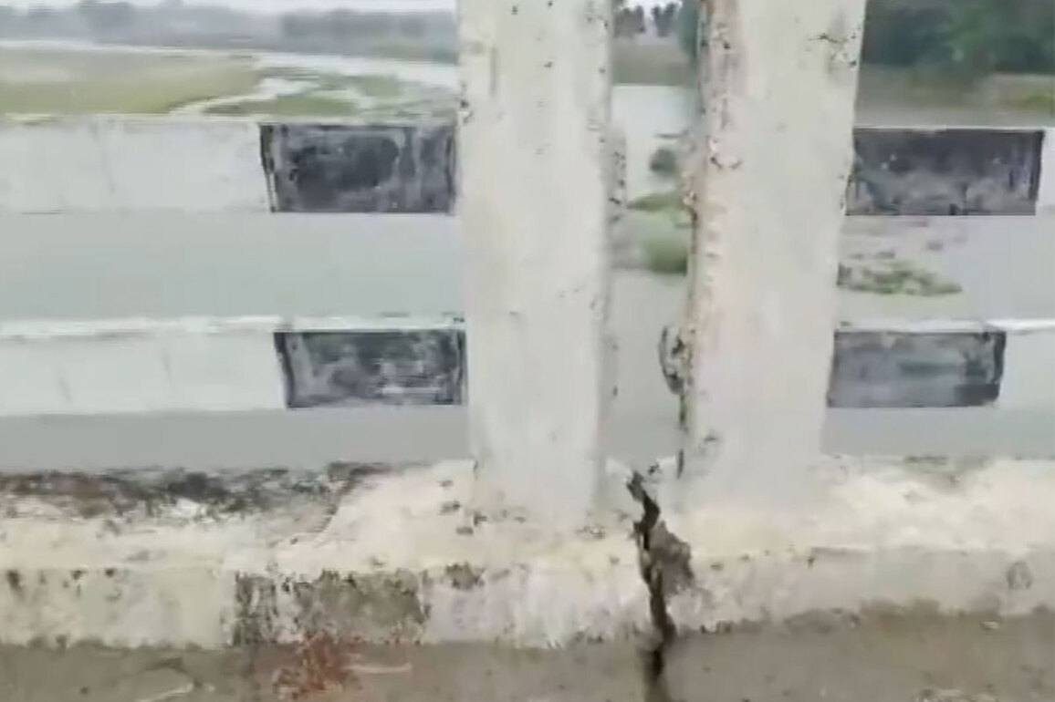 Bihar: Cracks emerge in Bihar's Jhamta-Mahishakol bridge built in 2022; locals allege corruption