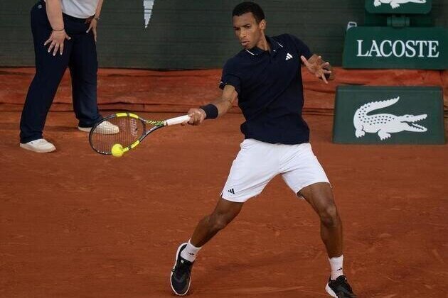Felix Auger-Aliassime coasts into first French Open quarterfinal