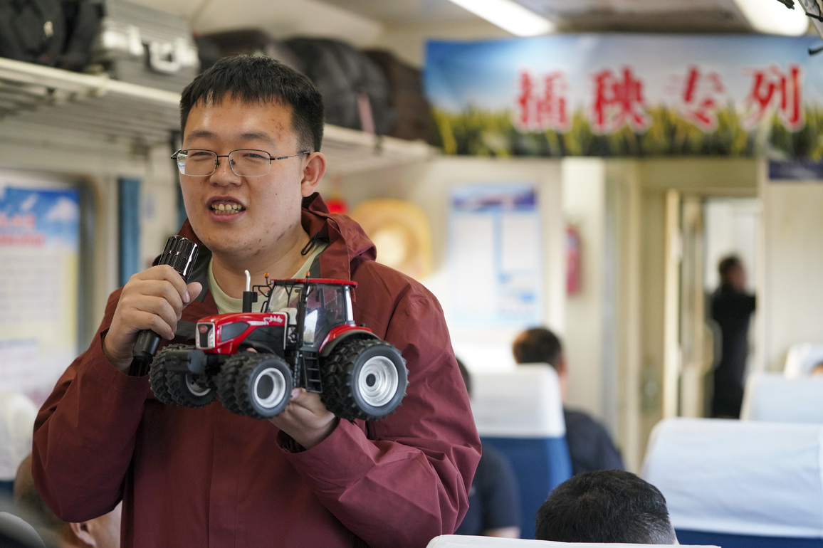 CHINA-HEILONGJIANG-MIGRANT WORKERS FOR TRANSPLANTING-DEDICATED TRAIN (CN)