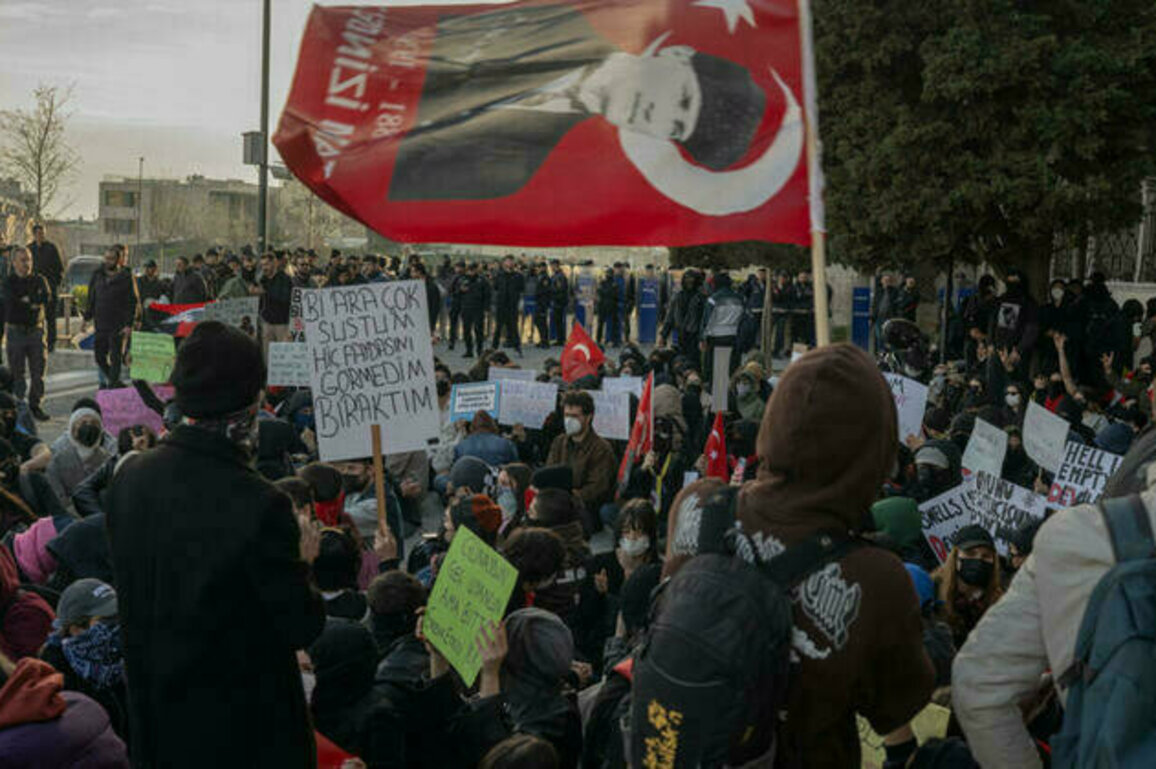 Turkey opposition calls mass rally in Istanbul