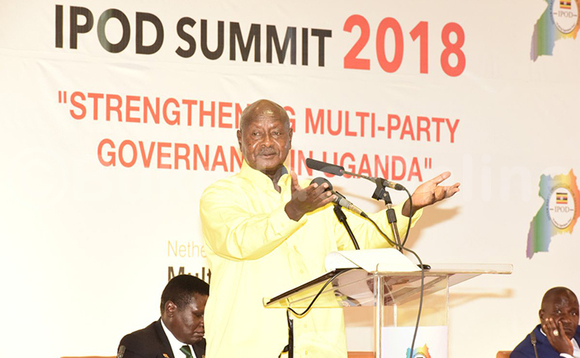 Museveni n'ayogera eri abooludda oluvuganya Gavumenti Museveni n'ayogera eri abooludda oluvuganya Gavumenti