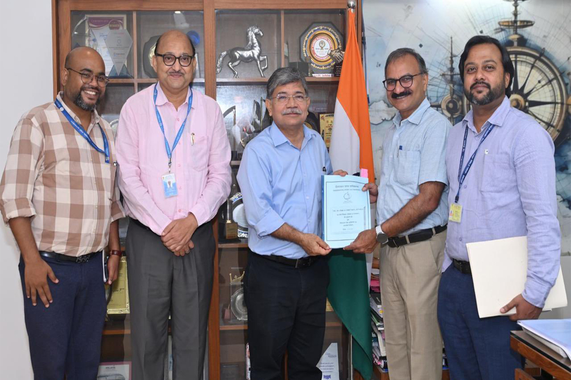 Official Language Director Mrityunjay Jha lauds Hindi work at Kandla Port
