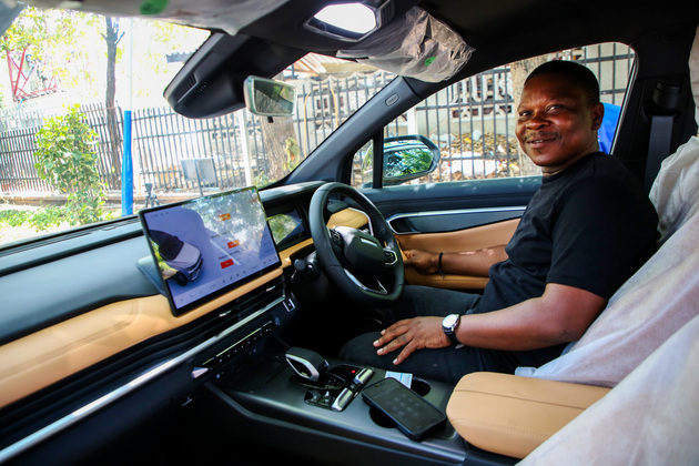 TANZANIA-DAR ES SALAAM-ELECTRIC PICKUPS