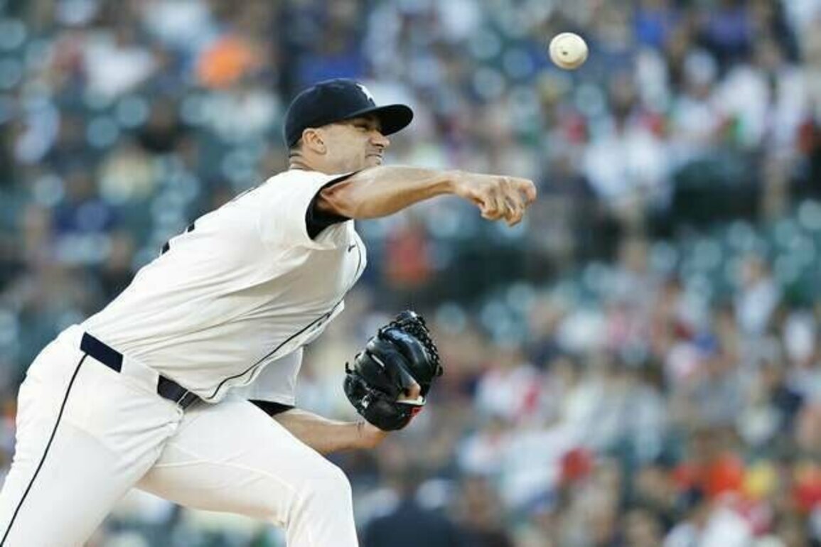 Tigers dominate all facets of 10-0 win over Astros