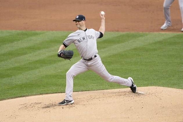 Streaking Yankees look to continue hold on rival Red Sox
