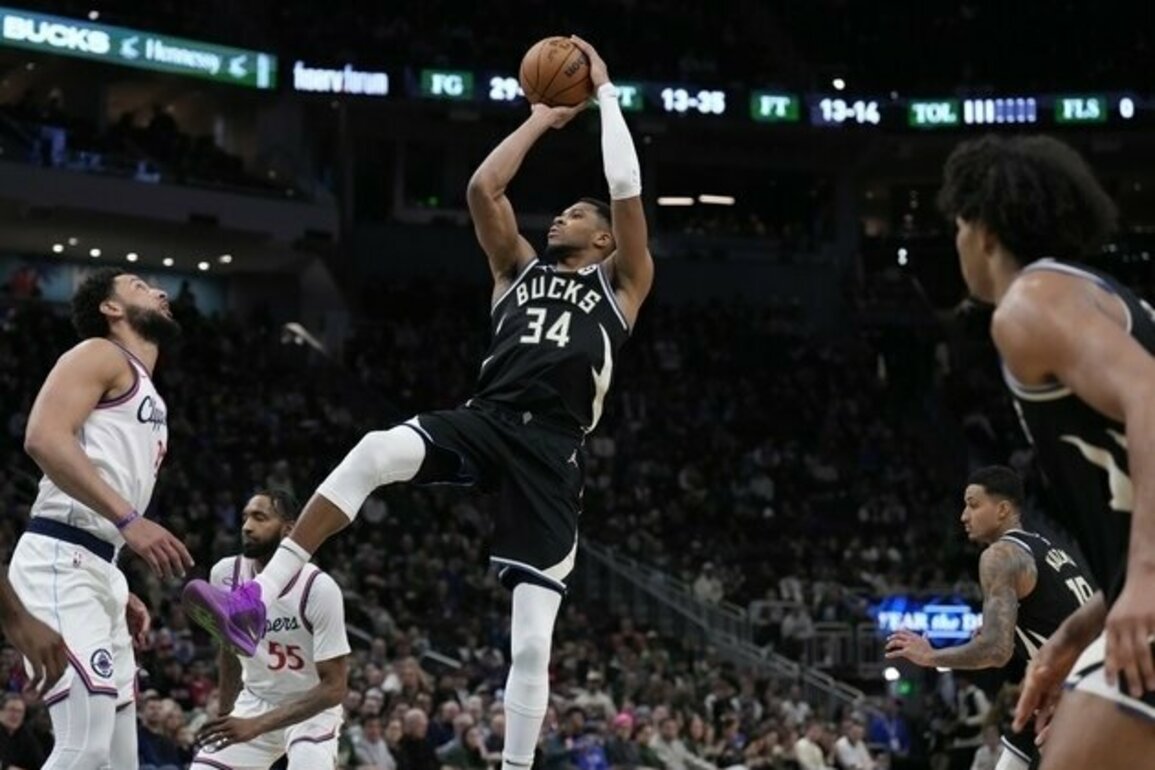 NBA roundup: Giannis Antetokounmpo sparks Bucks in return