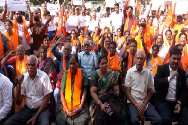 Karnataka: VHP stages protest against 4% quota for Minorities in govt contracts