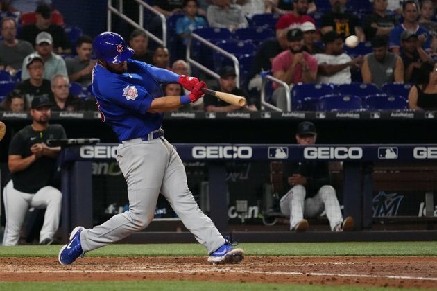 David Bote hits tying homer, go-ahead RBI as Cubs edge Marlins