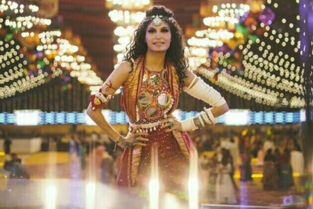 Purva Mantri is winning hearts in Surat with her powerful voice and energetic performances