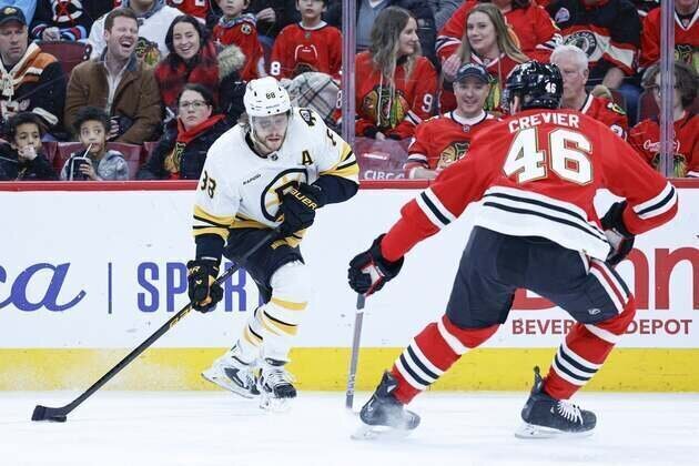 Bruins score 5 straight goals to overwhelm Blackhawks