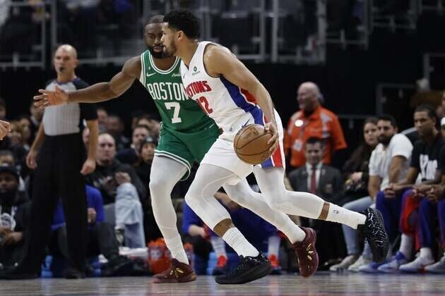 Pistons fend off Celtics in battle of East's best