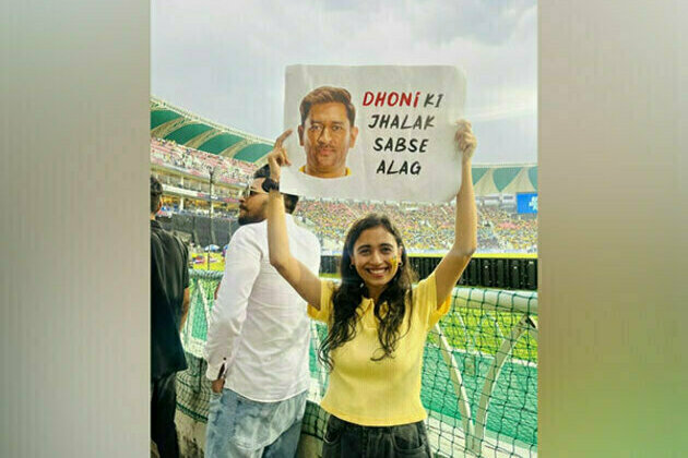 Thala Ki Jhalak Sabse Alag: Dhoni's fans go wild with enthusiasm under the falling rain