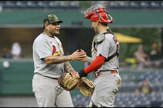 Cardinals kick off short set vs. Jays after first sweep
