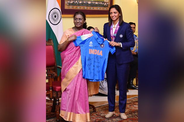 Women's World Cup-winning Indian team calls on President Murmu