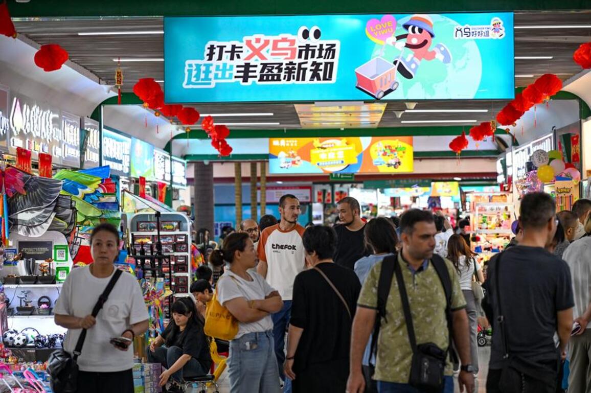 Surging export orders see "world's supermarket" ring Christmas in early