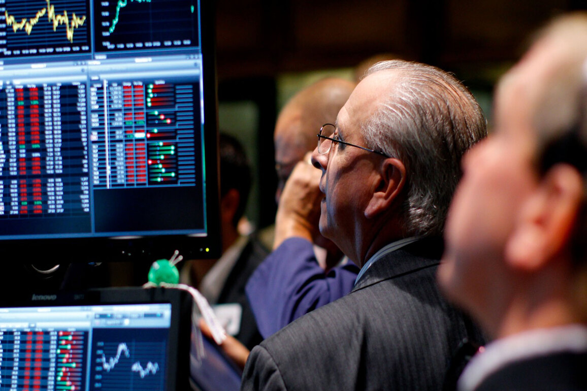 Diversify in quality bonds, forex to manage market volatility amid economic uncertainty: Report