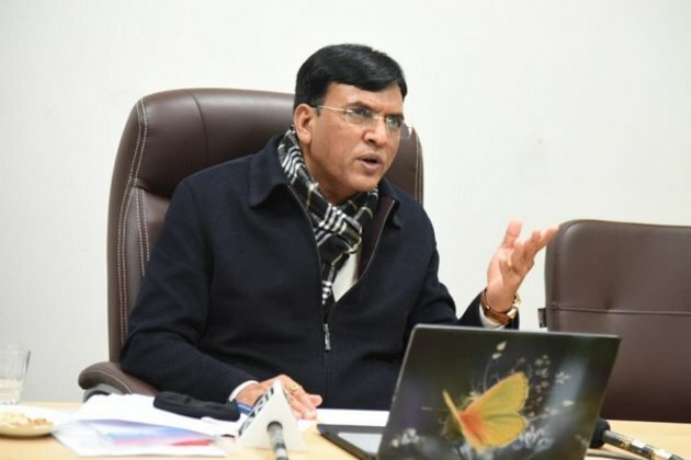 Mansukh Mandaviya reviews working of eSanjeevani tele-consultation facility, interacts with beneficiaries, doctors
