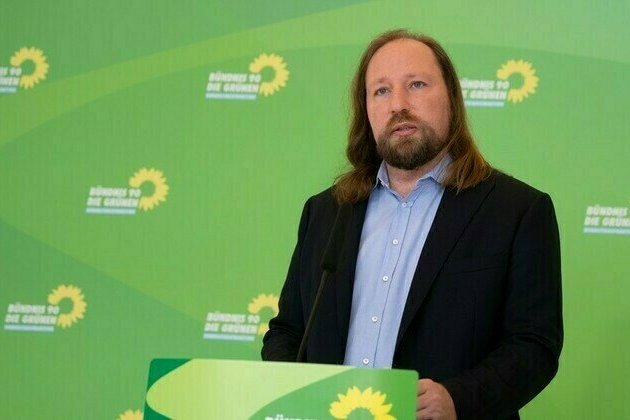 German MPs demand more money for Ukraine  Bild