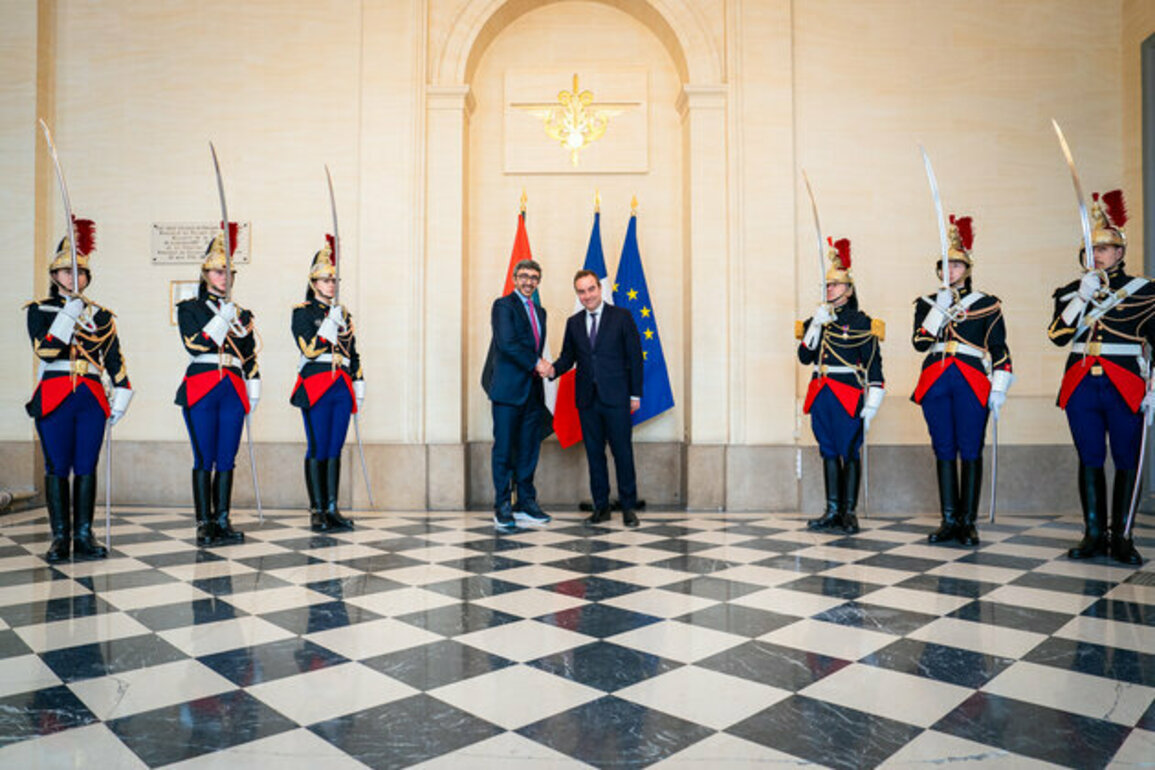 Abdullah bin Zayed meets French Minister of Armed Forces in Paris