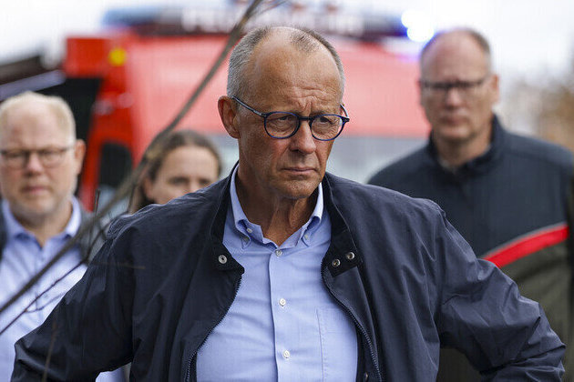 Merz booed at first public event after three-week absence 