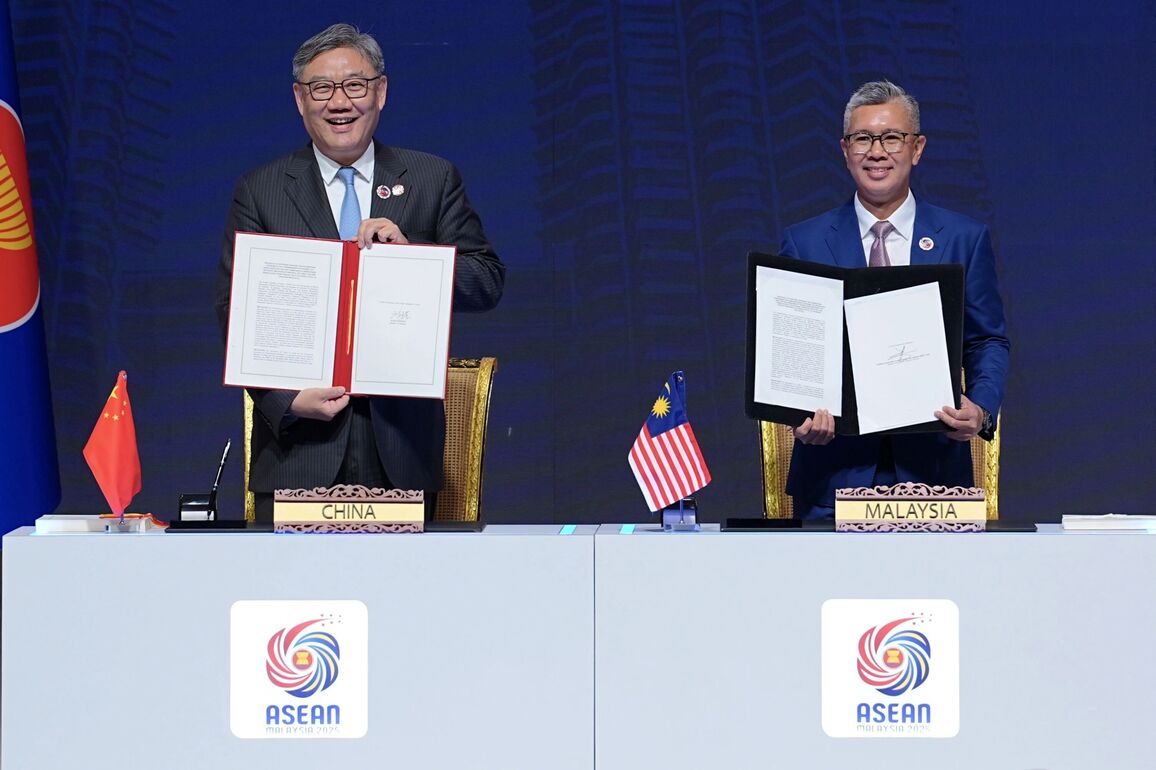Photo Flash | China, ASEAN sign Free Trade Area 3.0 Upgrade Protocol