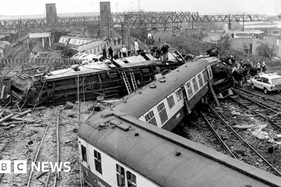Former firefighter remembers fatal Nuneaton rail crash of 1975