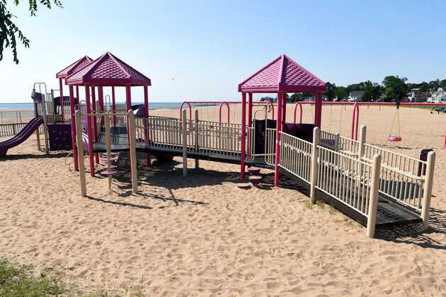 Father sues New Haven schools over field trip near-drowning