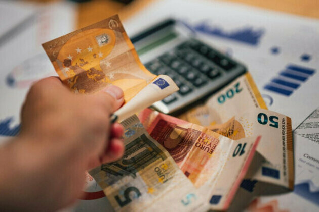 Bulgarians Increasing Savings in Euros as Bank Lending Grows