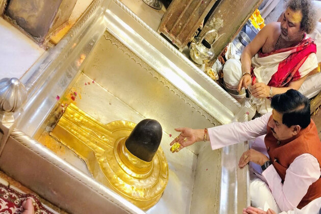 MP CM Mohan Yadav offers prayers at Kashi Vishwanath Temple in Varanasi, tours temple corridor