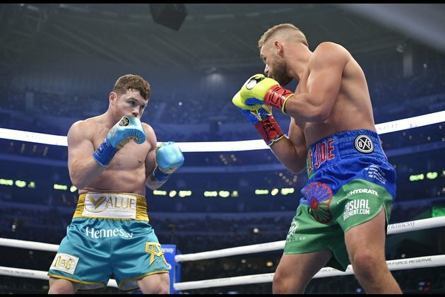 Canelo Alvarez stops Billy Joe Saunders in unification bout