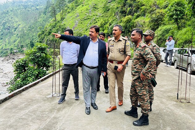 Shimla DC chairs meeting with SDMs and DFOs, reviews demarcation of forest land
