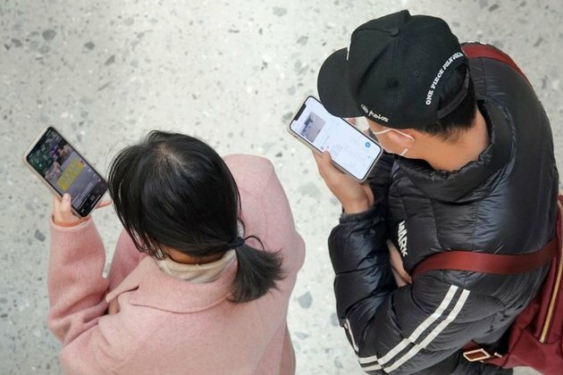 All cell phones pose radiation threat regulator
