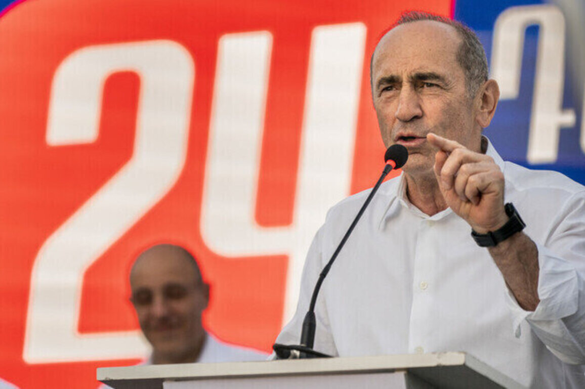 Armenia risks ruin if it follows Ukraines path  ex-president