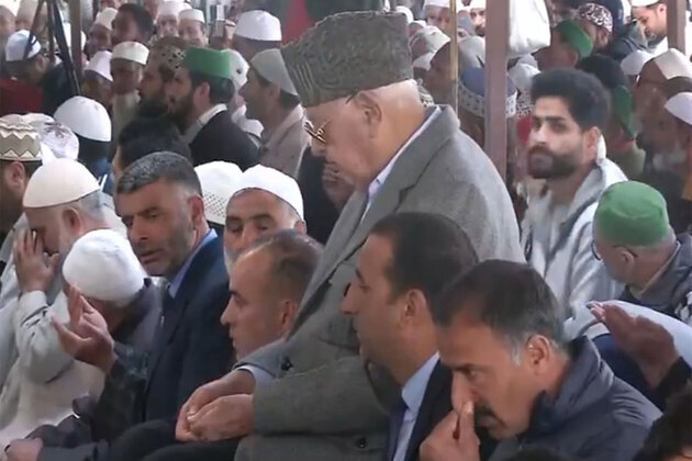 "No greater power than Allah": Farooq Abdullah offers 'Alvida Jumma' prayers at Dargah Hazratbal in Srinagar after shooting incident