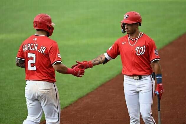 Nationals use 6-run inning to surge past Tigers, split DH