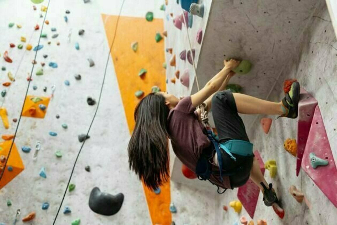 Non-traditional sports like pickleball and bouldering are helping Canadians get active this summer