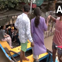 Delhi: Yamuna Bazar residents shift to safe locations due to the rise in Yamuna's water level
