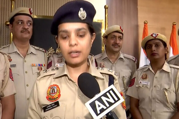 Delhi police busts drug racket, recovers cash worth Rs 22 Lakh