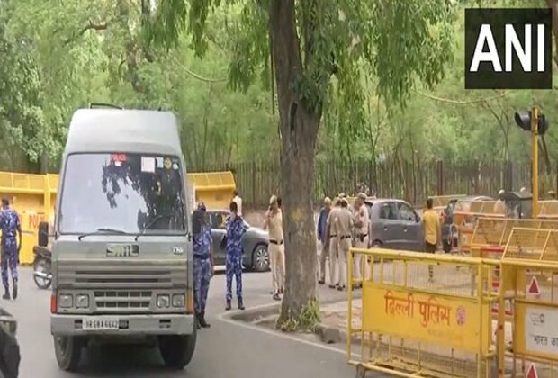 Delhi: Security heightened outside AAP headquarters ahead of their protest against CM Kejriwal's arrest