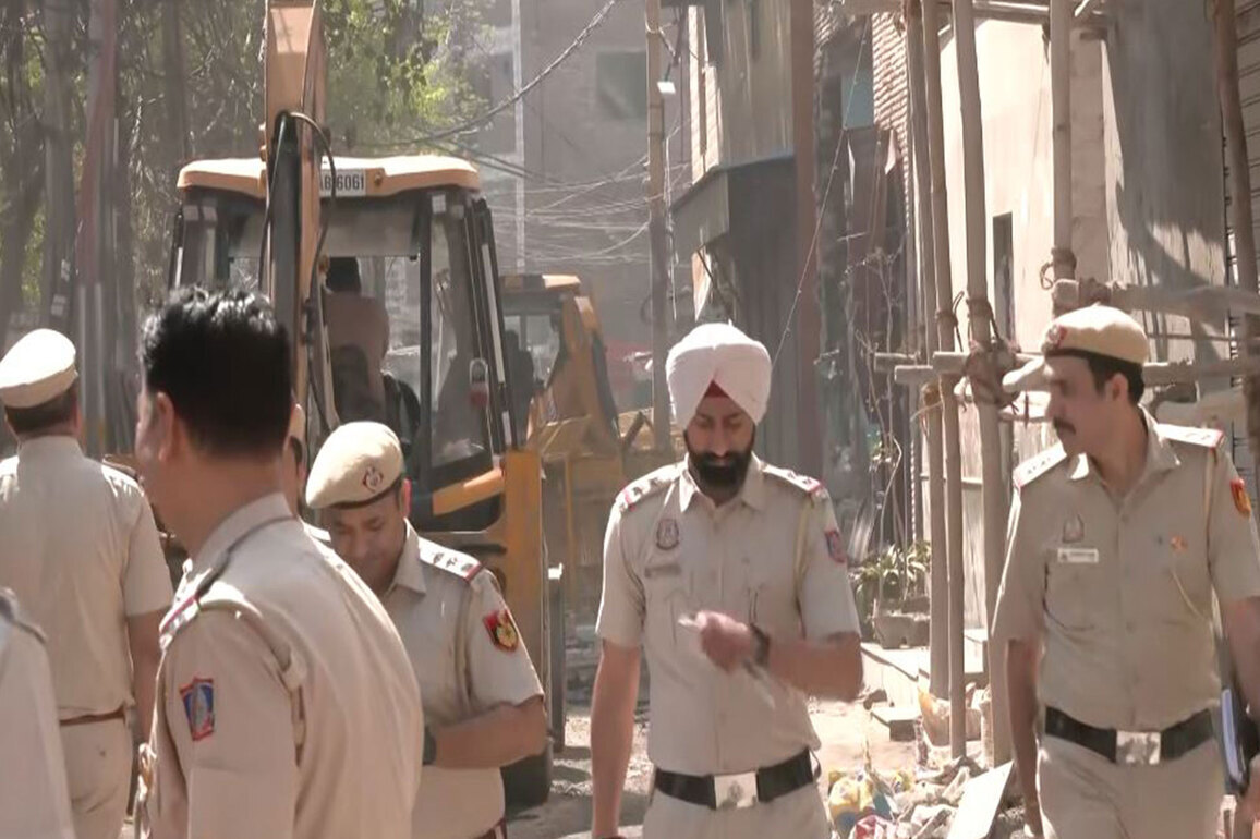 Delhi HC asks MCD not to carry out demolition in Uttam Nagar case; Petitioners told to file fresh plea