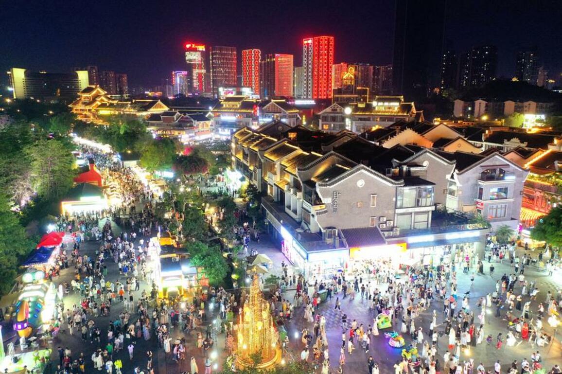 EnchantingGuangxi|Night fairs inject vitality into night economy in S China's Guangxi
