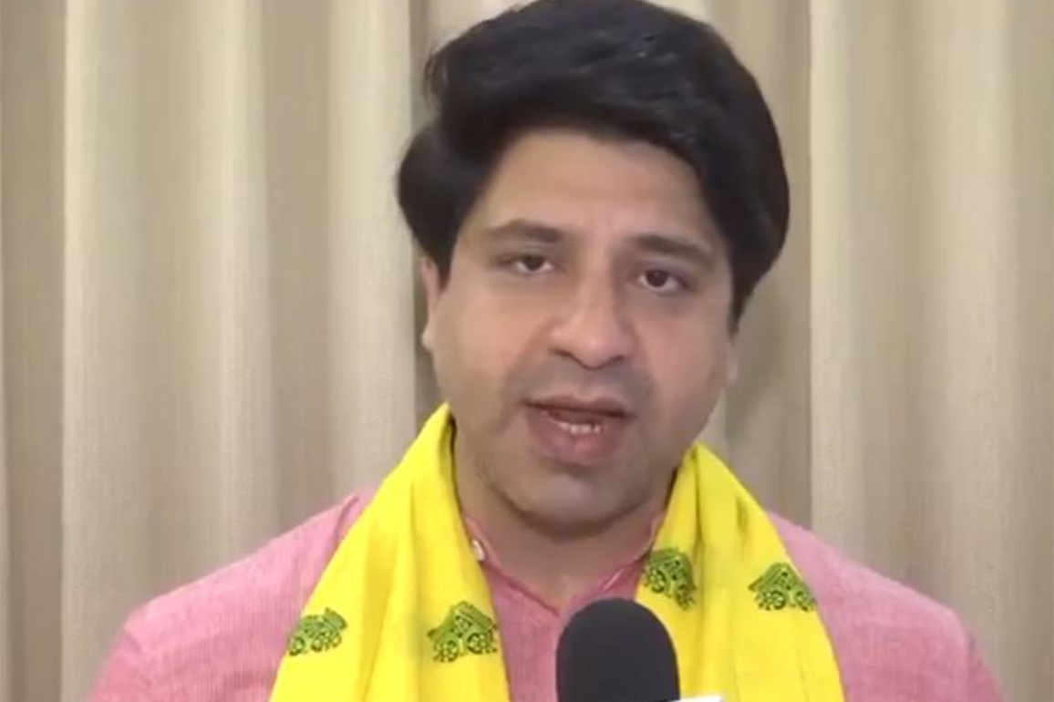 "Pinarayi Vijayan, Rahul Gandhi pretending to be friends in Delhi and wrestling in Kerala": BJP's Shehzad Poonawalla