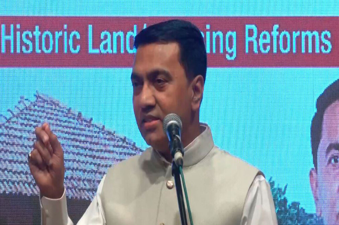 Goa CM Pramod Sawant distributes forms to beneficiaries under Majhe Ghar Yojana