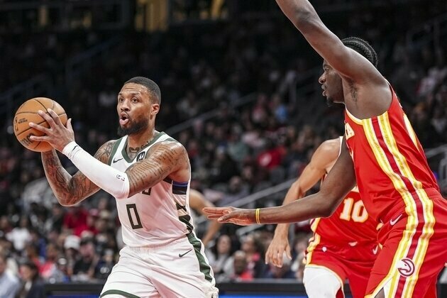 Giannis Antetokounmpo's triple-double powers Bucks past Hawks