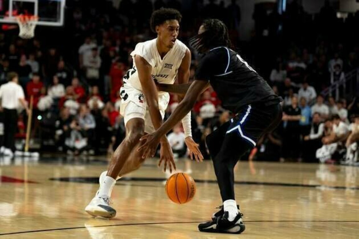 Baba Miller has big night as Cincinnati fends off Georgia State