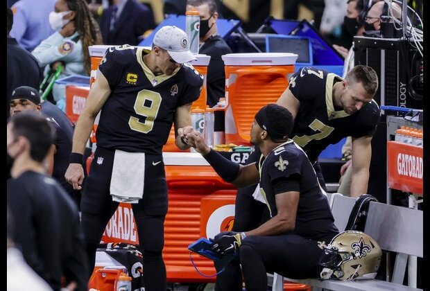 Report: Brees has broken ribs, collapsed lung