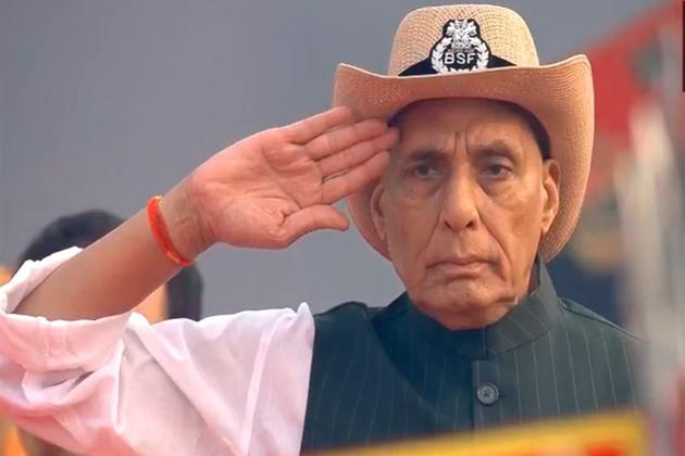 Defence Minister Rajnath Singh pays tribute to bravehearts on Police Commemoration day